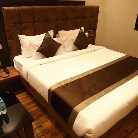 Hotel Emperio Grand Lucknow Exterior photo