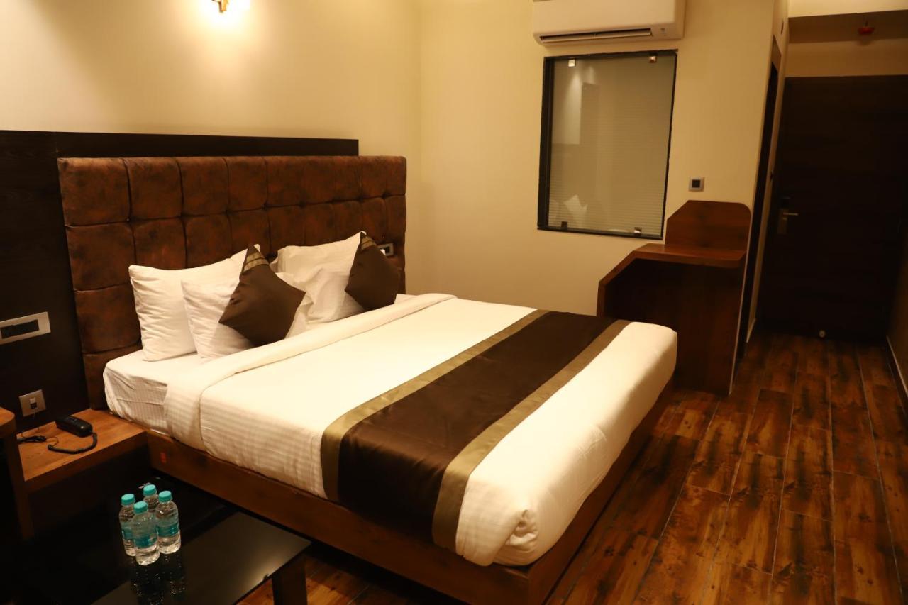 Hotel Emperio Grand Lucknow Exterior photo