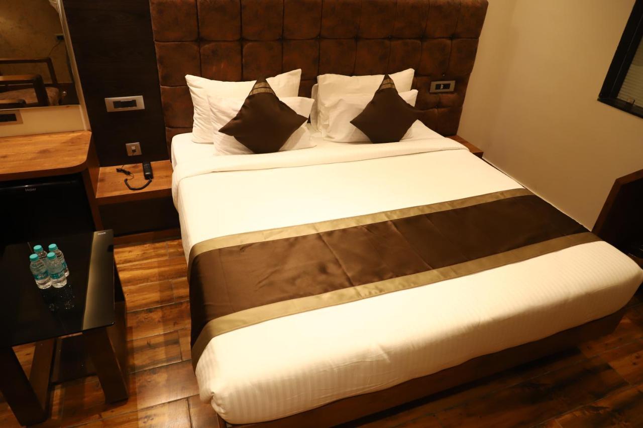 Hotel Emperio Grand Lucknow Exterior photo