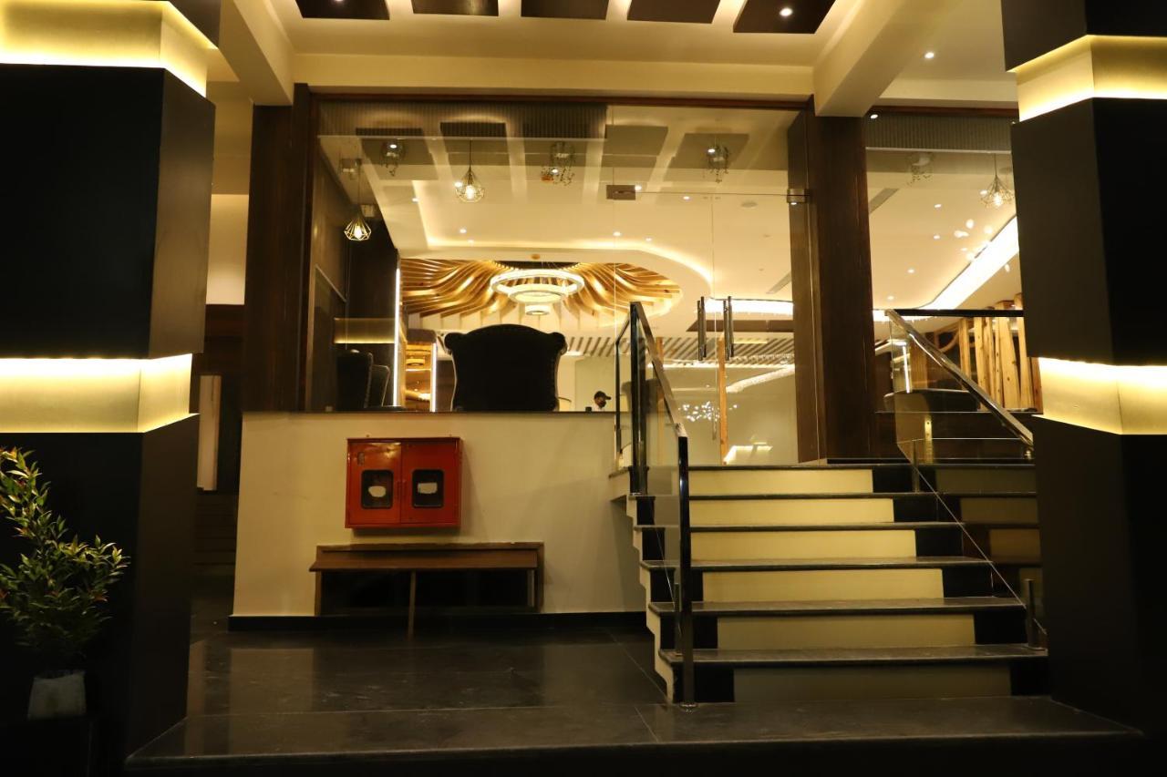 Hotel Emperio Grand Lucknow Exterior photo